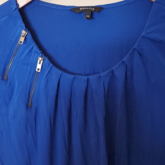 ⛱3/$20 RW&co Sleeveless Blue top - Picture 4 of 6